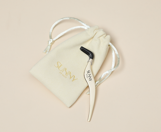Eyelash tweezers and pouch
